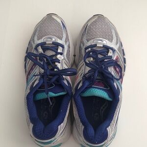 Saucony Guide 8 running shoes with mesh sides size 9 colors of silver blue white